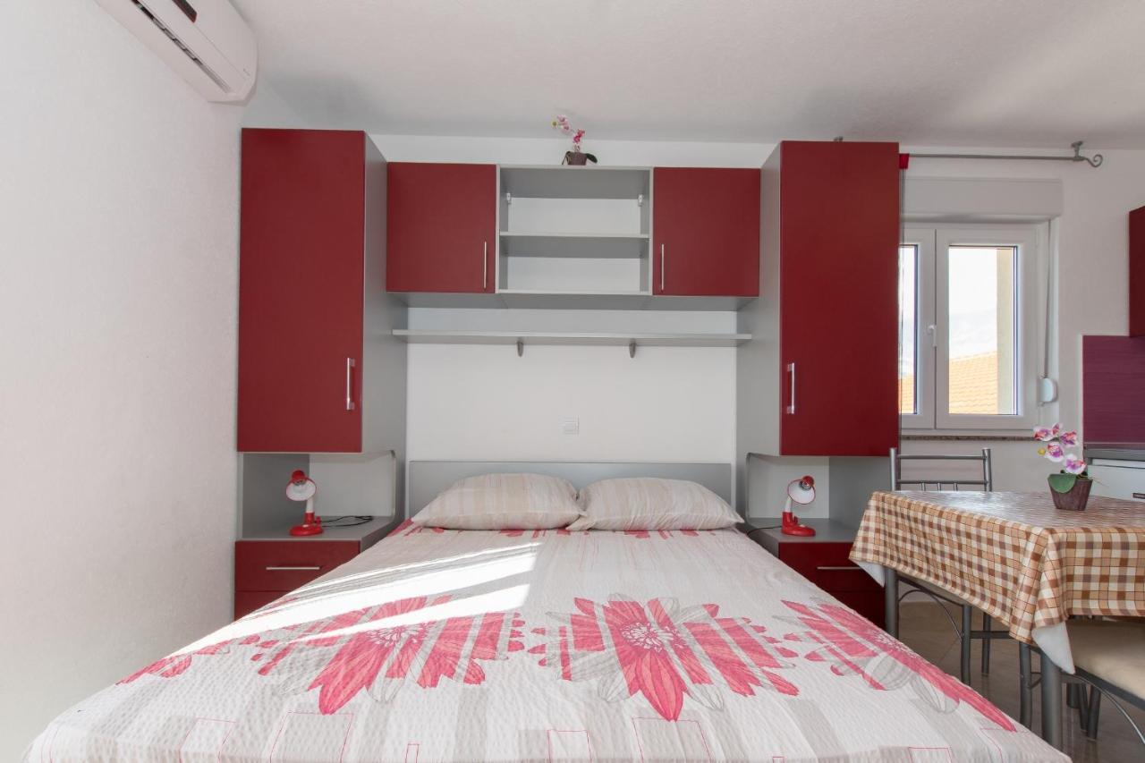 Studio Apartments Zloic In Krvavica Buitenkant foto
