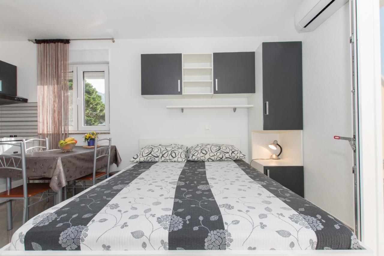 Studio Apartments Zloic In Krvavica Buitenkant foto