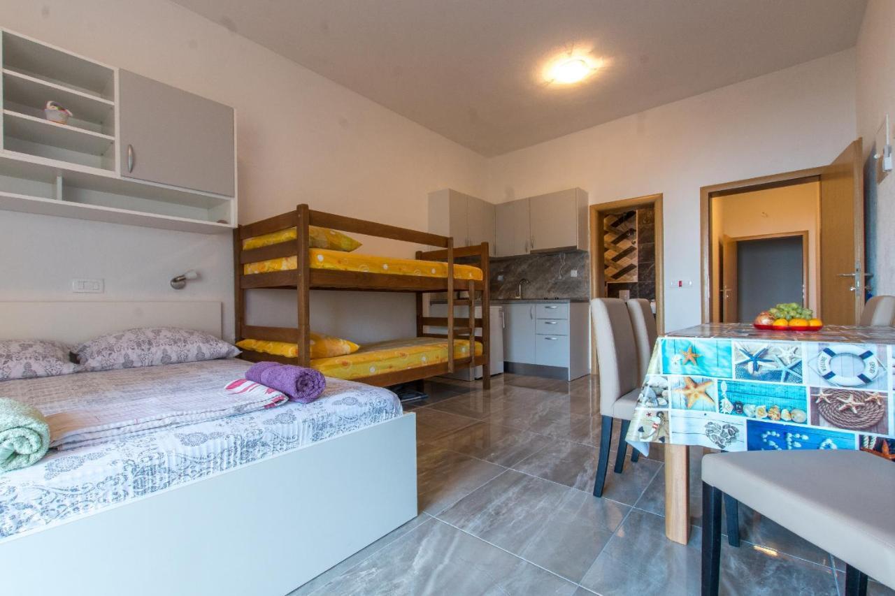 Studio Apartments Zloic In Krvavica Buitenkant foto