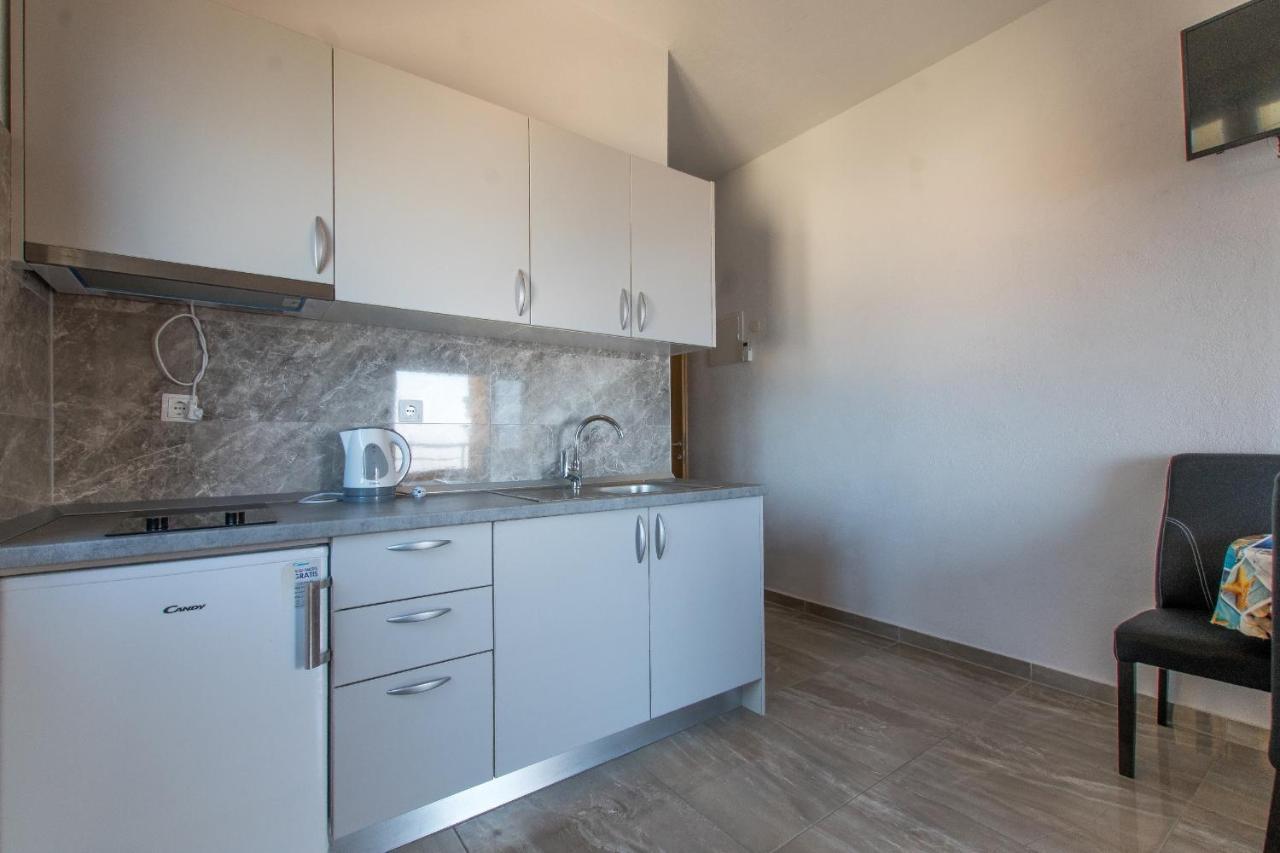 Studio Apartments Zloic In Krvavica Buitenkant foto